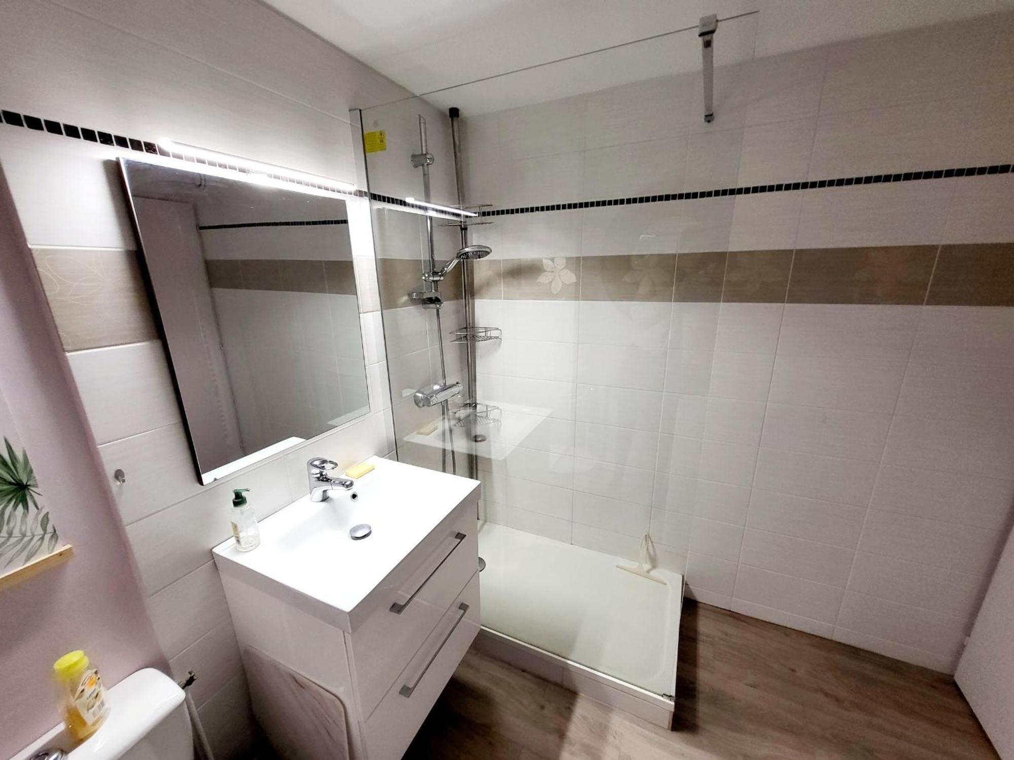 Appartement Moderne Au Centre-Ville, 150M Plage, Wifi, Confort Ideal Pour Familles - Fr-1-92-876 莱萨布勒-多洛讷 外观 照片
